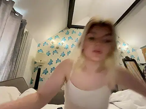 rosie-hipstergal online show from March 23, 2026, 2:28 pm