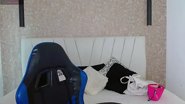 AliceSmity  online show from April 7, 2026, 11:56 am