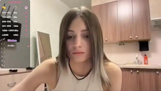 AidaGloshen online show from November 18, 2025, 4:10 pm