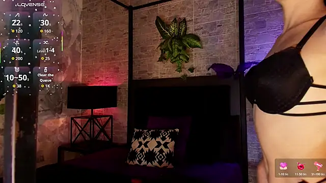 Natasha Dior online show from November 24, 2025, 12:49 pm