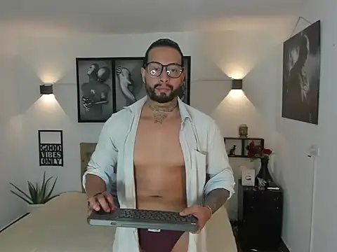 christopher palmerjs online show from November 10, 2025, 1:10 am