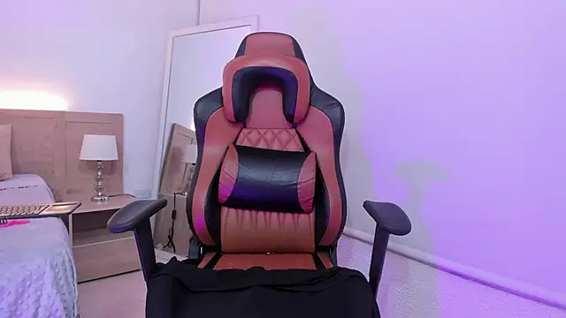 Snapshot of whisper_nova chatting on February 7, 2026, 5:04 am whisper nova online show from February 7, 2026, 5:04 am