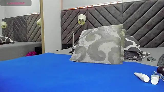 laliItaclark online show from November 18, 2025, 11:46 am