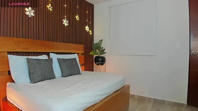 anastasia cortez  online show from December 4, 2025, 2:54 am