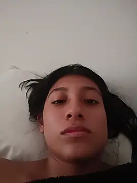 YeseniaRodriguez3 online show from July 10, 2026, 8:09 pm