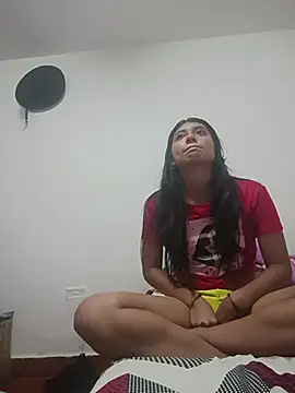 YeseniaRodriguez3 online show from April 15, 2026, 1:44 am