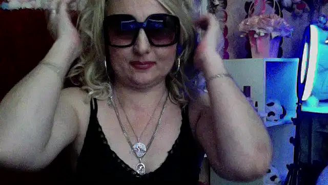 xHot Amazonq online show from March 26, 2026, 11:24 pm