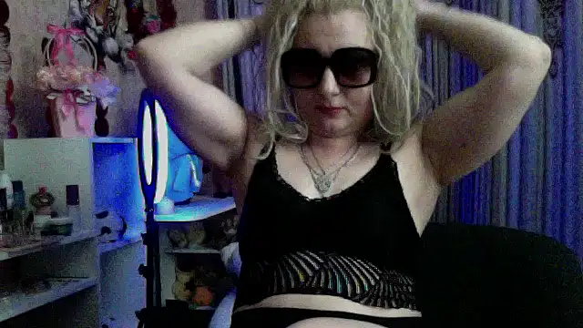 xHot Amazonq online show from March 28, 2026, 6:31 pm