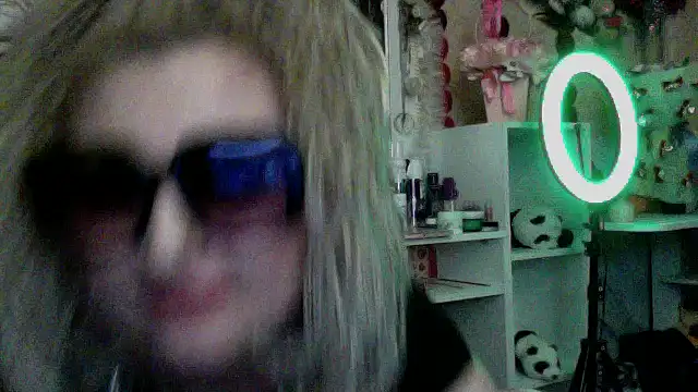 xHot Amazonq online show from January 16, 2026, 10:03 pm