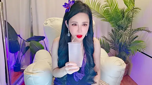 Vv123668 online show from November 10, 2025, 12:10 pm