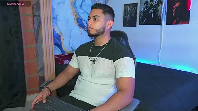 Snapshot of Tiler_wolker chatting on November 12, 2025, 10:35 pm Tiler wolker online show from November 12, 2025, 10:35 pm