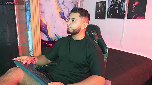 Snapshot of Tiler_wolker chatting on November 1, 2025, 8:25 pm Tiler wolker online show from November 1, 2025, 8:25 pm