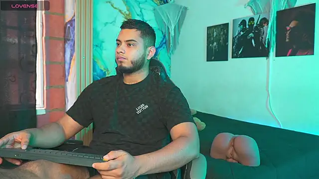 Snapshot of Tiler_wolker chatting on November 3, 2025, 7:17 pm Tiler wolker online show from November 3, 2025, 7:17 pm