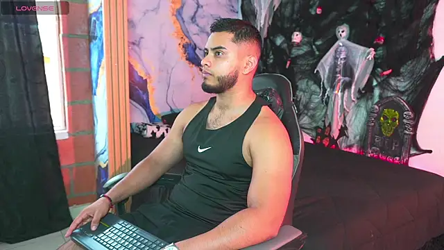 Snapshot of Tiler_wolker chatting on October 29, 2025, 7:57 pm Tiler wolker online show from October 29, 2025, 7:57 pm