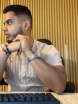 Snapshot of Tiler_wolker chatting on November 21, 2025, 1:04 am Tiler wolker online show from November 21, 2025, 1:04 am