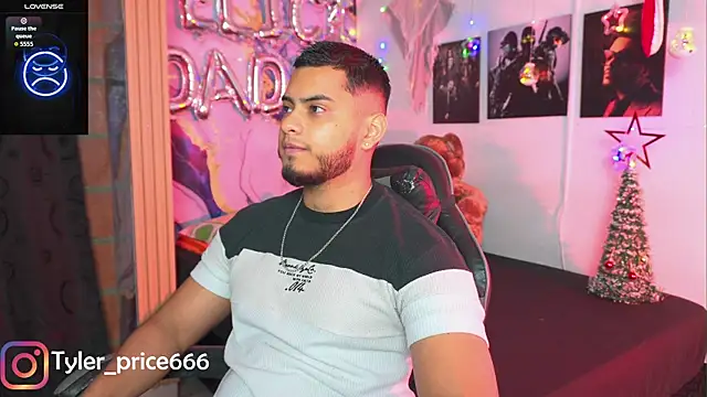 Snapshot of Tiler_wolker chatting on December 19, 2025, 6:27 am Tiler wolker online show from December 19, 2025, 6:27 am