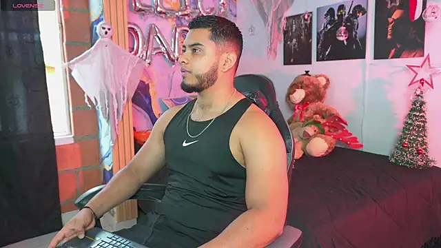 Snapshot of Tiler_wolker chatting on December 14, 2025, 8:25 pm Tiler wolker online show from December 14, 2025, 8:25 pm