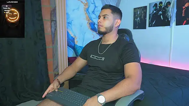 Snapshot of Tiler_wolker chatting on November 30, 2025, 2:45 am Tiler wolker online show from November 30, 2025, 2:45 am