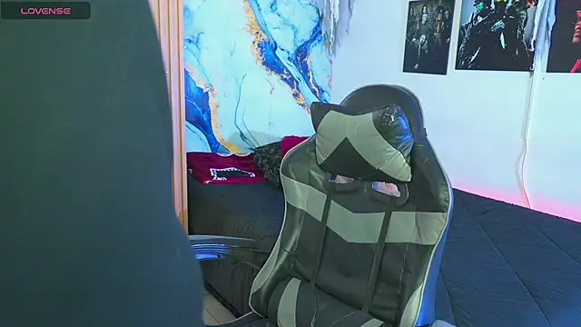 Snapshot of Tiler_wolker chatting on November 9, 2025, 8:35 pm Tiler wolker online show from November 9, 2025, 8:35 pm