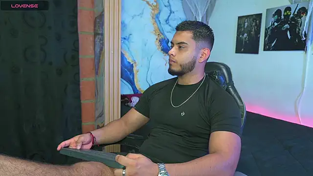 Snapshot of Tiler_wolker chatting on November 13, 2025, 11:30 pm Tiler wolker online show from November 13, 2025, 11:30 pm