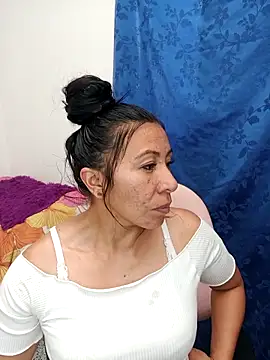 Snapshot of Esmeralda_546 chatting on February 4, 2026, 9:54 pm Esmeralda 546 online show from February 4, 2026, 9:54 pm