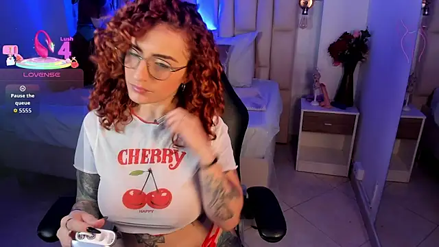 catalehia moonlightt online show from April 2, 2026, 1:07 pm