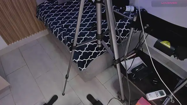 NhoanBrunette online show from November 14, 2025, 12:42 pm