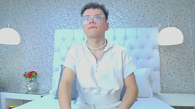 DylanThompsonn online show from October 26, 2025, 1:33 pm