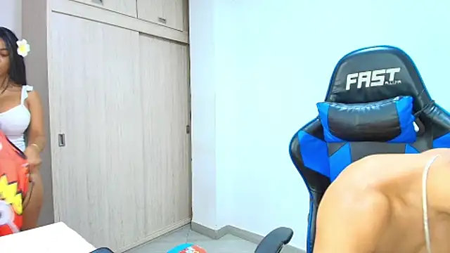 sophia and alex online show from November 10, 2025, 2:00 pm