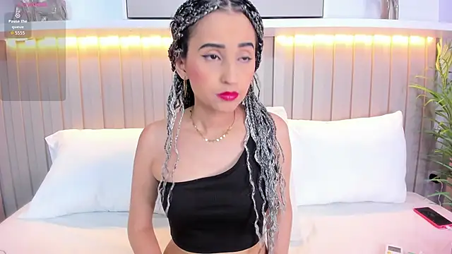 violett rabbit  online show from November 6, 2025, 8:24 pm