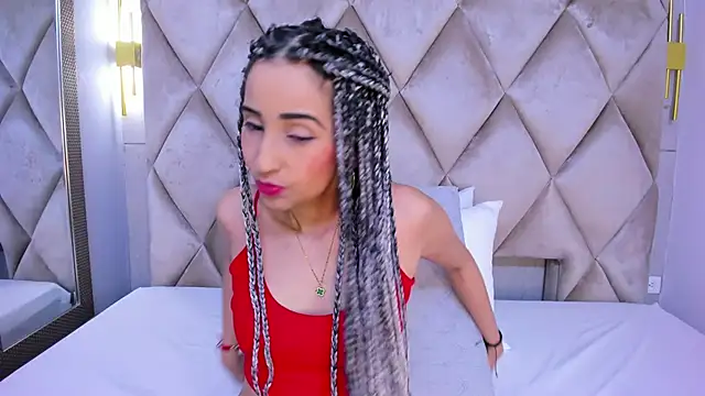 violett rabbit  online show from November 26, 2025, 7:58 pm