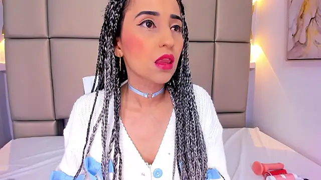 violett rabbit  online show from November 29, 2025, 12:27 pm