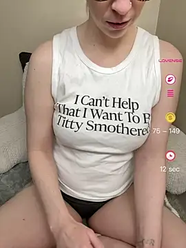 Snapshot of CreamedKitten chatting on April 25, 2026, 2:58 pm CreamedKitten online show from April 25, 2026, 2:58 pm