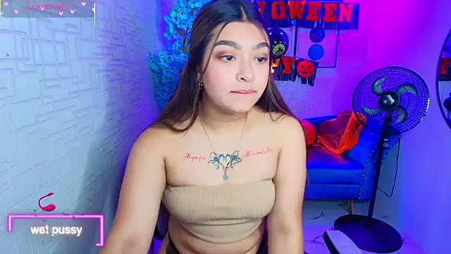 Snapshot of Valeriia_m00n chatting on October 31, 2025, 12:24 pm Valeriia m00n online show from October 31, 2025, 12:24 pm