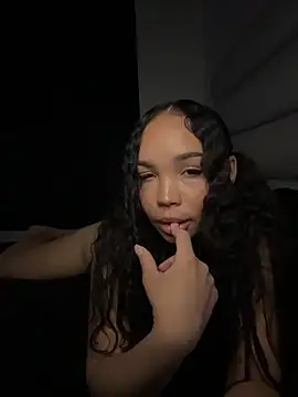 Snapshot of nikkiloveee chatting on February 7, 2026, 4:09 am nikkiloveee online show from February 7, 2026, 4:09 am