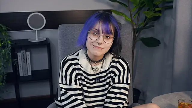 KellePourier online show from October 27, 2025, 5:36 pm