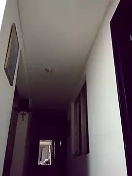 SkinniYamo online show from April 14, 2026, 5:23 am