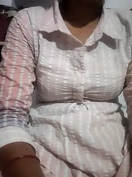 Hot-Rubyy online show from April 7, 2026, 6:32 pm