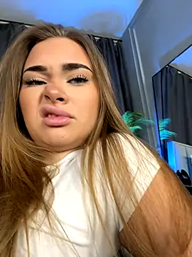 MilaRaven online show from December 15, 2025, 7:03 am