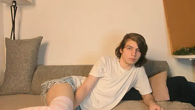 AvenGlow online show from February 1, 2026, 5:27 am