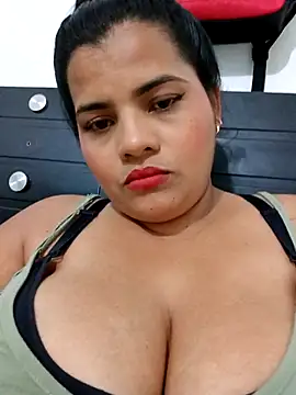 Snapshot of _QueenSophia_ chatting on November 9, 2025, 3:32 am QueenSophia online show from November 9, 2025, 3:32 am