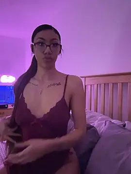 Snapshot of lightskinlatina chatting on December 2, 2025, 10:44 pm lightskinlatina online show from December 2, 2025, 10:44 pm