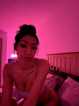 Snapshot of lightskinlatina chatting on November 23, 2025, 11:04 pm lightskinlatina online show from November 23, 2025, 11:04 pm