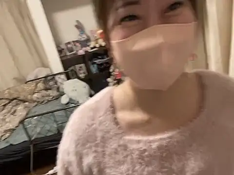 Snapshot of hitomi_desu chatting on February 1, 2026, 8:07 pm hitomi desu online show from February 1, 2026, 8:07 pm