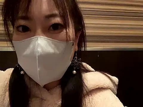 Snapshot of hitomi_desu chatting on November 26, 2025, 2:06 pm hitomi desu online show from November 26, 2025, 2:06 pm