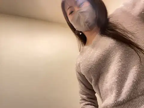 Snapshot of hitomi_desu chatting on November 24, 2025, 2:17 pm hitomi desu online show from November 24, 2025, 2:17 pm