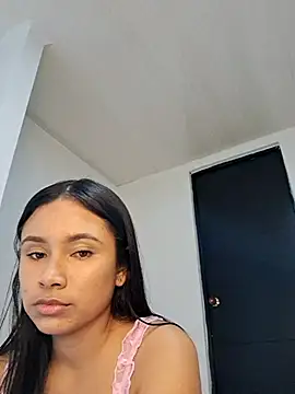 Snapshot of DollyRouse chatting on November 17, 2025, 3:32 am DollyRouse online show from November 17, 2025, 3:32 am