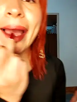 Snapshot of SiennaBite chatting on November 18, 2025, 11:15 pm SiennaBite online show from November 18, 2025, 11:15 pm