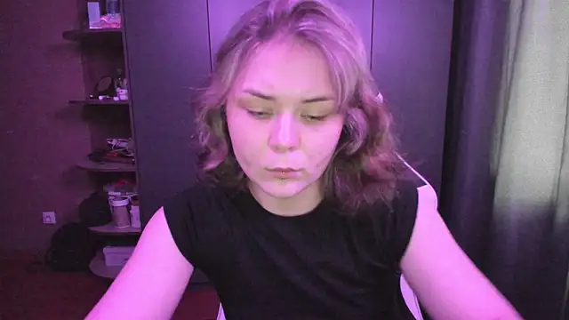 sophia lix online show from November 24, 2025, 4:12 am