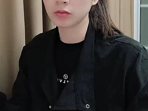 Snapshot of lvy-002 chatting on October 31, 2025, 3:25 am lvy-002 online show from October 31, 2025, 3:25 am